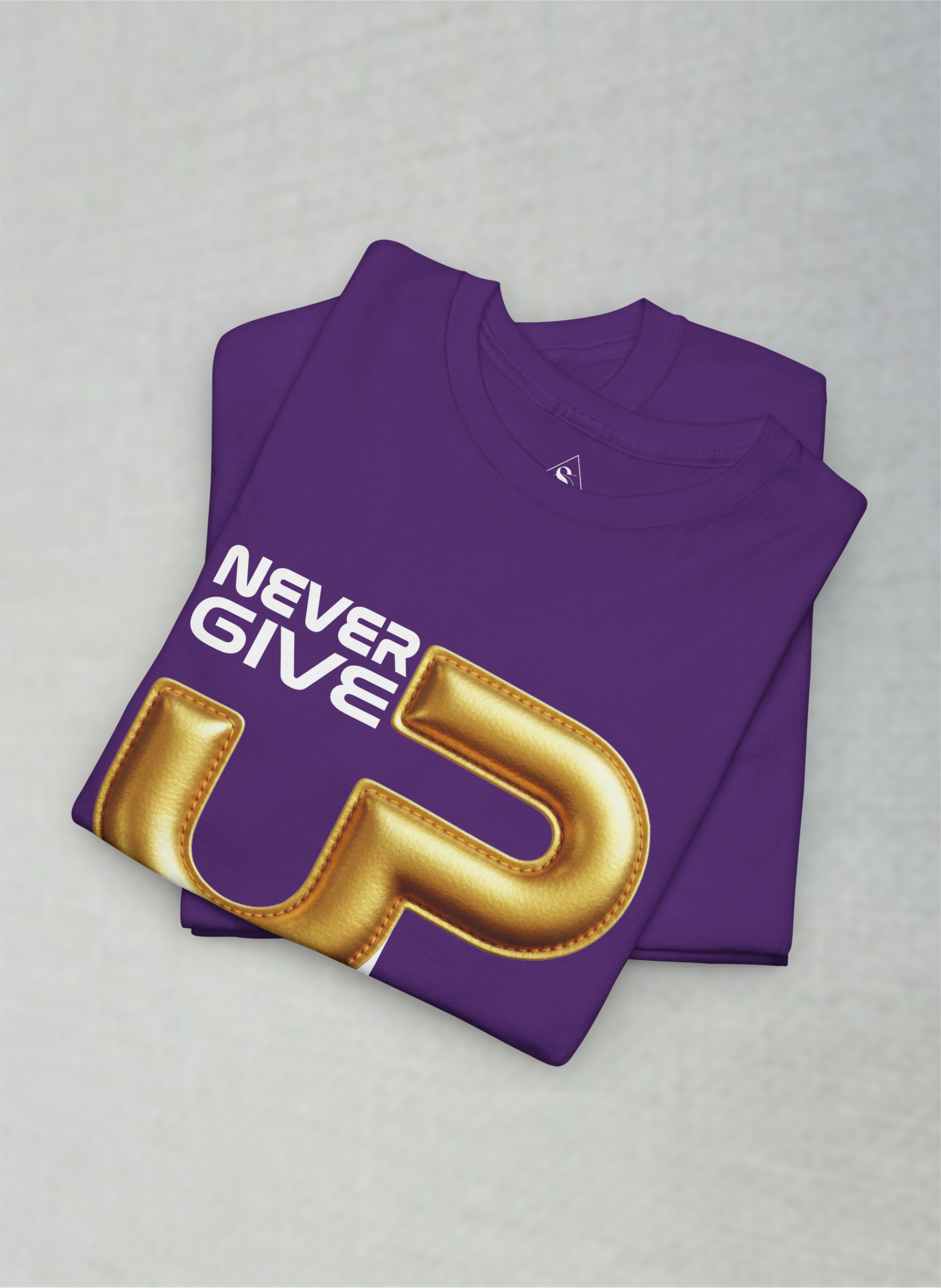 Never Give Up – Premium Gold Motivation Unisex Heavy Cotton Tee